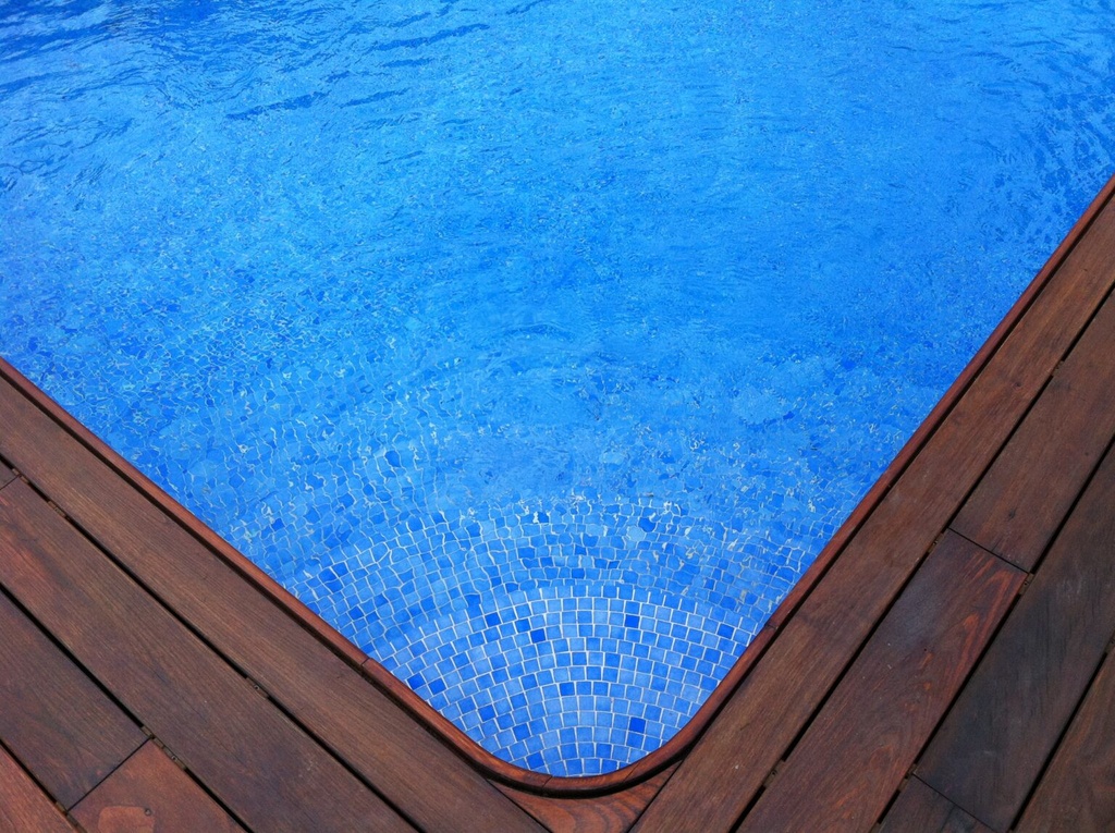 Mosaico De Vidrio En Malla Niebla Mar Brillante 33.33x33.33 cm
