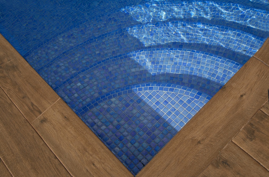 Mosaico De Vidrio En Malla Niebla Mar Brillante 33.33x33.33 cm