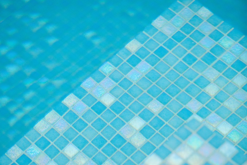 Mosaico De Vidrio En Malla Niebla Caribe Brillante 33,33x33,33 cm